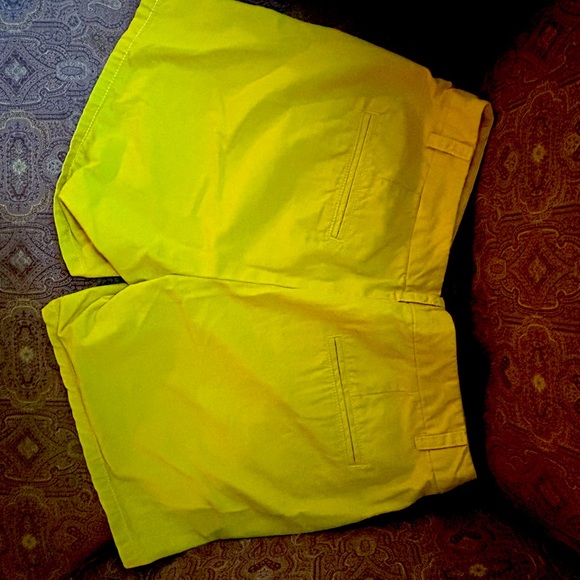 EUC Yellow Gap Aubrey shorts - size 6 - Picture 2 of 4